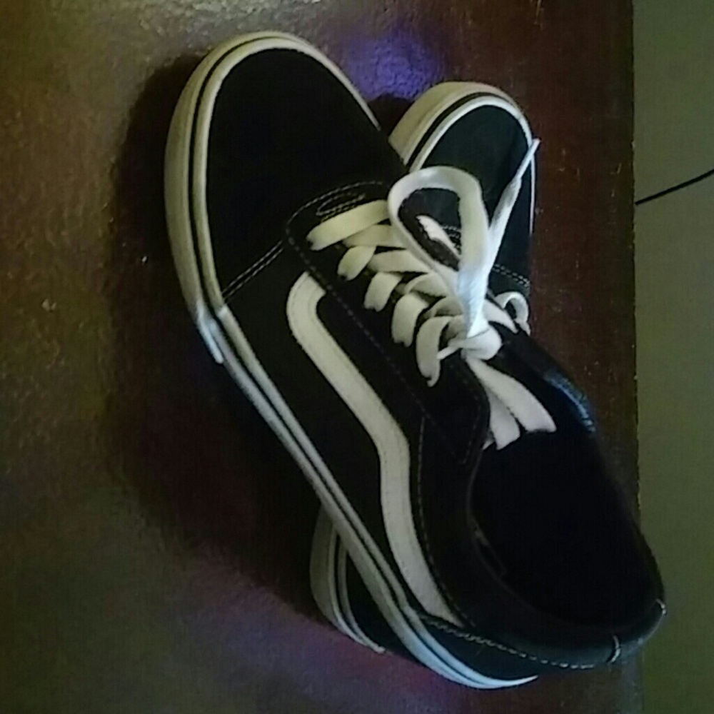 Black/White Vans Skateboard Shoes Size 4 Youth